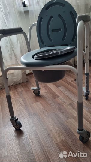 Санитарный стул туалет-каталка на колесах