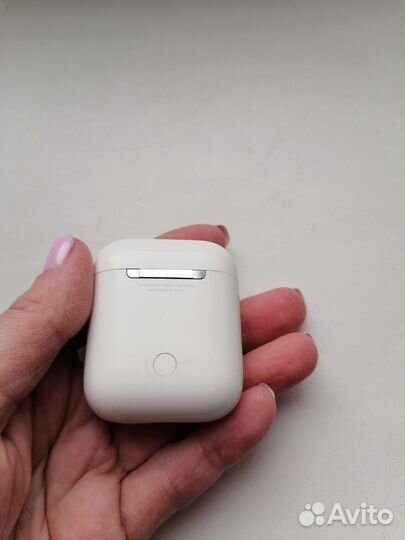 Зарядный кейс для наушников Apple AirPods 2