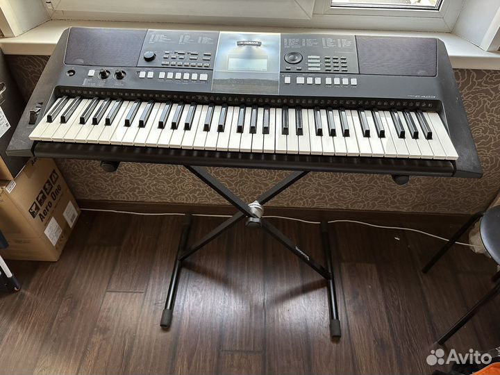 Продам синтезатор yamaha PSR-E423 на подставке