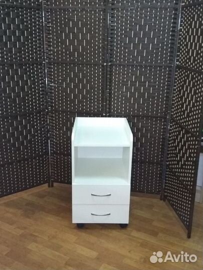 Косметологическая тележка / этажерка / столик