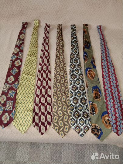 Галстуки мужские шелковые много