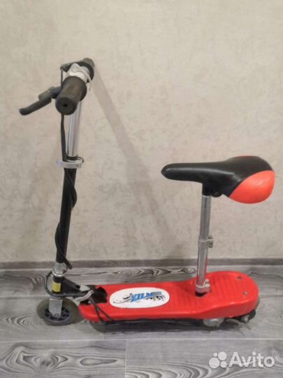 Самокат детский с сиденьем