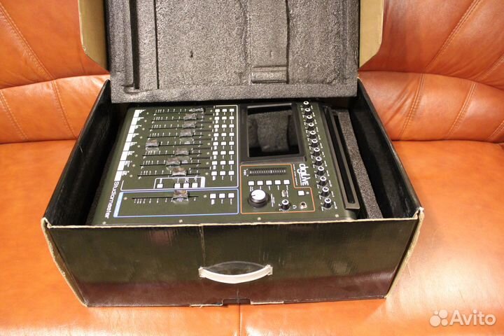 Studiomaster DigiLive 16 Цифровой микшерный пульт