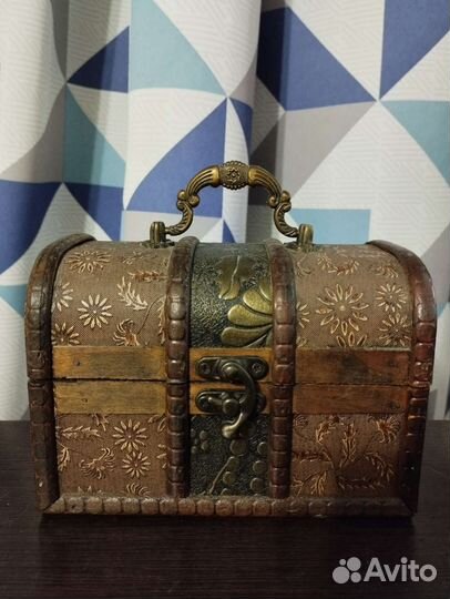 Сундук деревянный