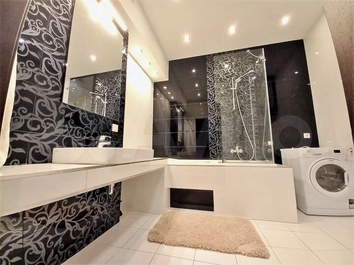 3-к. квартира, 103 м², 2/4 эт.