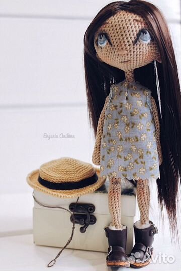 Вязаная интерьерная кукла