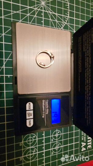 Золотое кольцо с бриллиантом