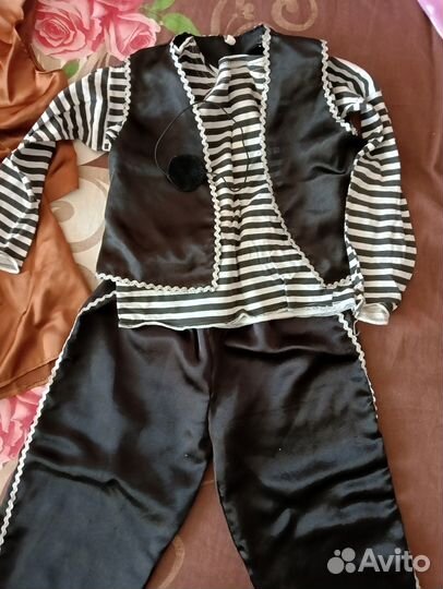 Продам детские новогодние костюмы