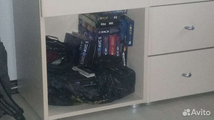 Кассетный проигрыватель, наушники и кассеты