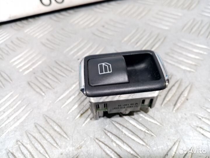 Б/У Кнопка стеклоподъемника правая W204 W21#013