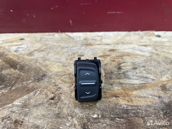 Кнопка стеклоподъемника Renault Sandero Stepway
