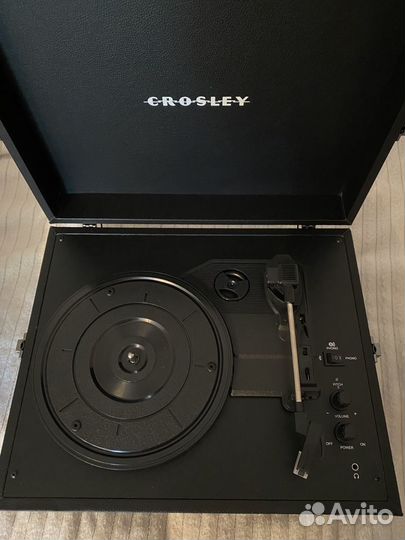 Виниловый проигрыватель Crosley Voyager