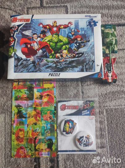 Пазлы и значки 