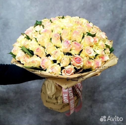 Букет 25 роз на 8 марта