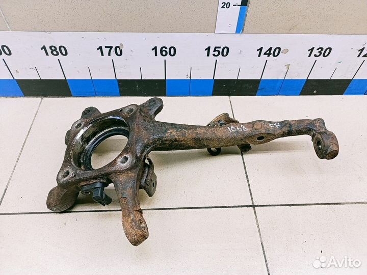 Кулак поворотный передний правый Land Cruiser (150