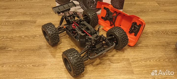 Arrma Notorious 6S V6 с неубиваемым кузовом