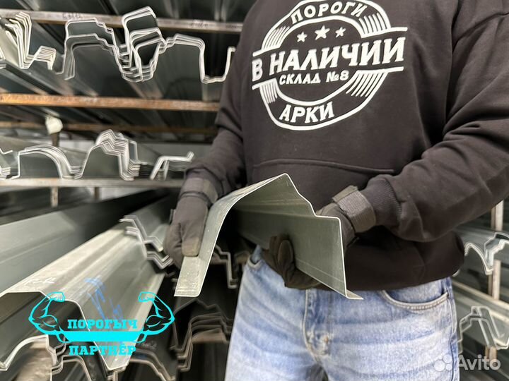 Кузовной правый Порог Nissan Laurel C35