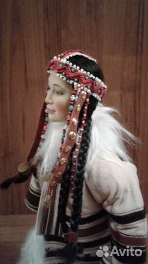 Коллекционная фарфоровая кукла