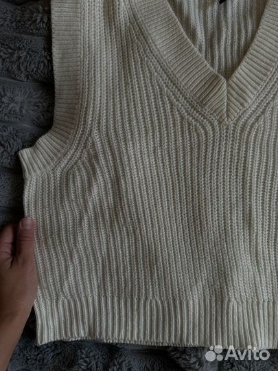 Жилет вязаный