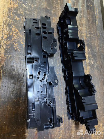 302LV02040 Направляющая кассеты (правая) новая