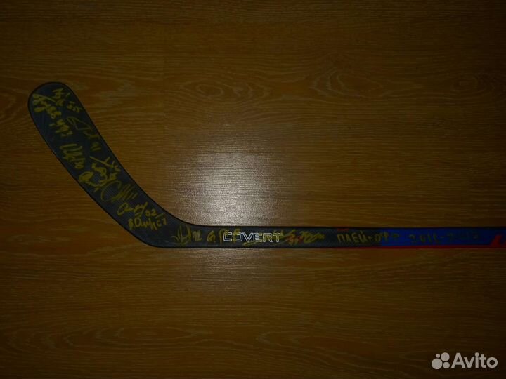 Клюшка с автографами команды хк цска