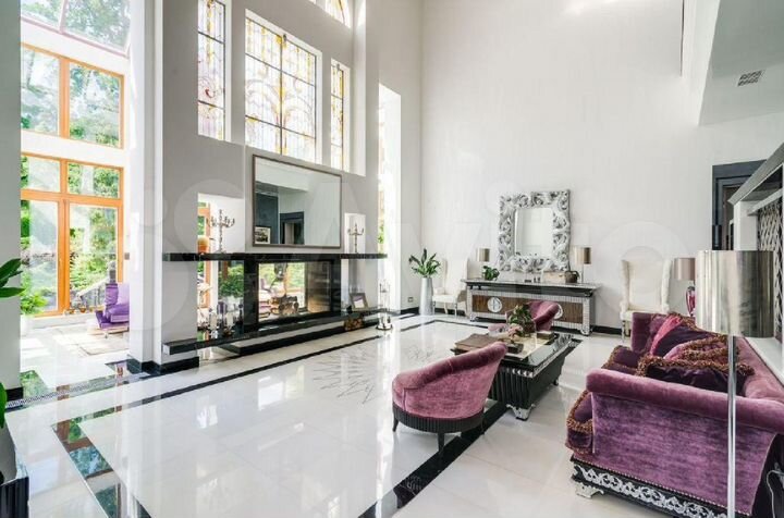 Коттедж 930 м² на участке 32 сот.