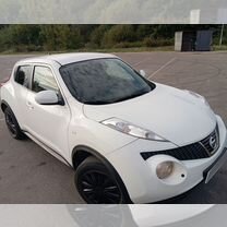 Nissan Juke 1.6 CVT, 2012, 147 000 км, с пробегом, цена 880 000 руб.