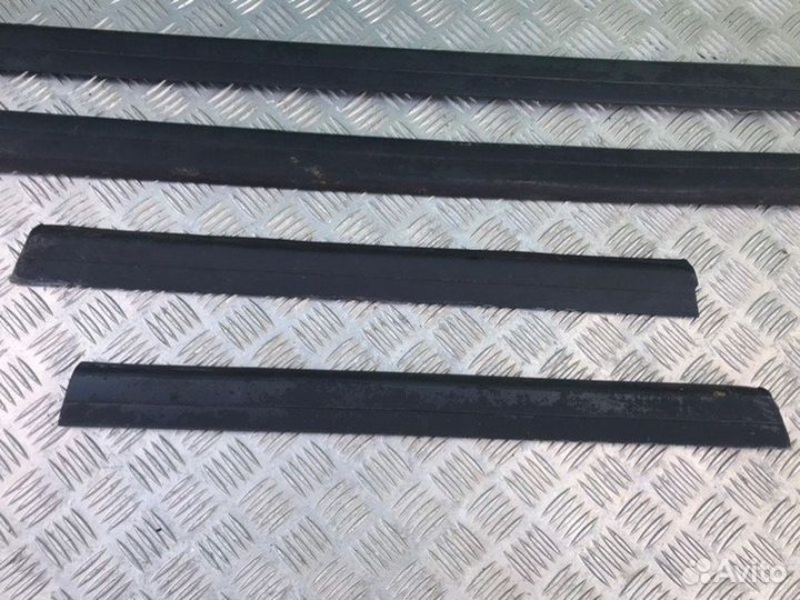 Накладки дверей Mercedes-Benz 190E W201 M102.921