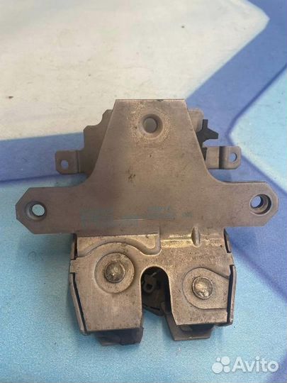 Замок багажника 31335049