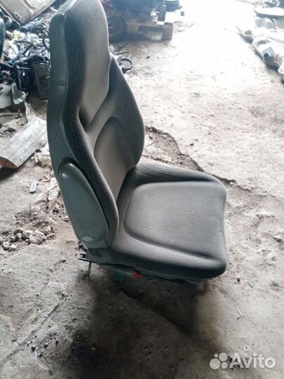 Сиденье переднее левое Dodge Caravan grand 3.3