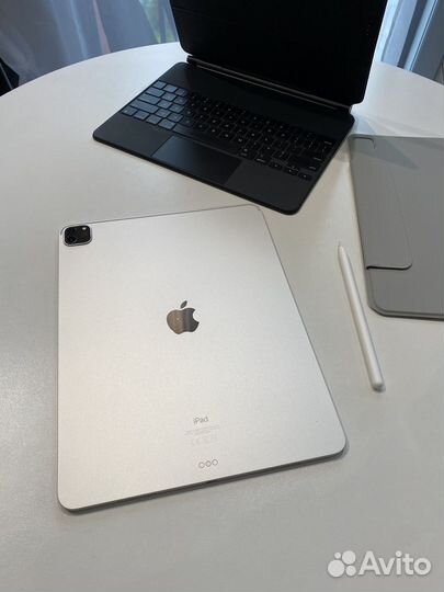 iPad pro 12.9 m1 512 + magic keyboard + pencil