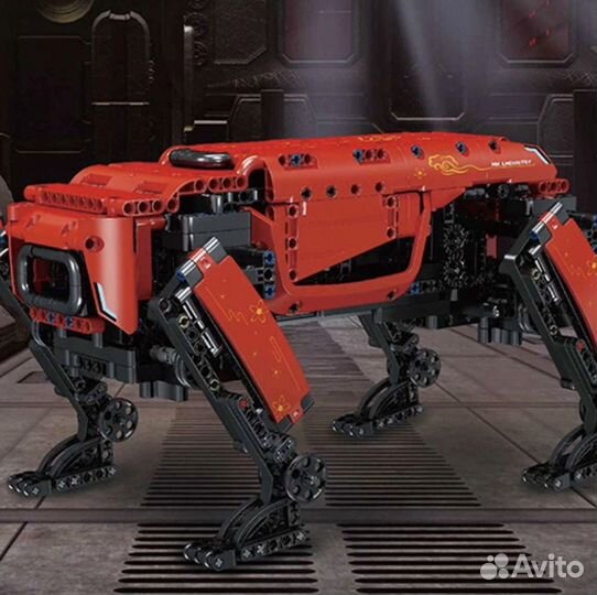 Конструктор Красный робот Dynamics на р/у 936 дет
