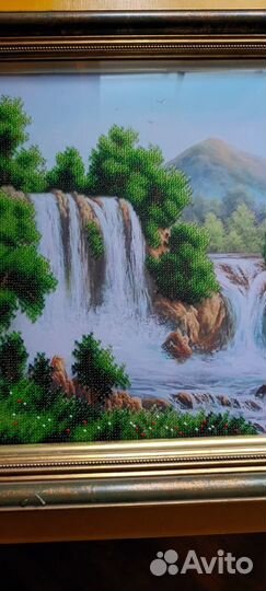 Картина вышитая бисером. Водопад