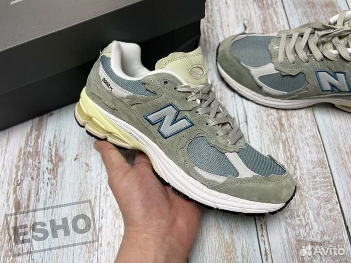 New Balance 2002R