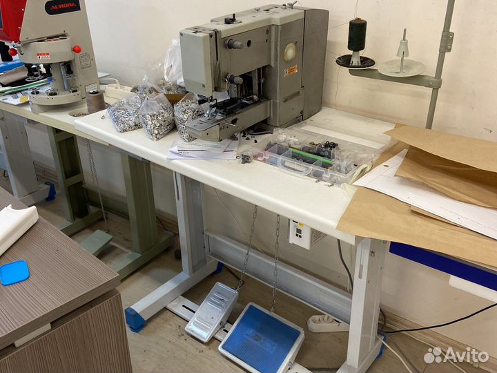 Пуговичная машина и пришивание этикеток