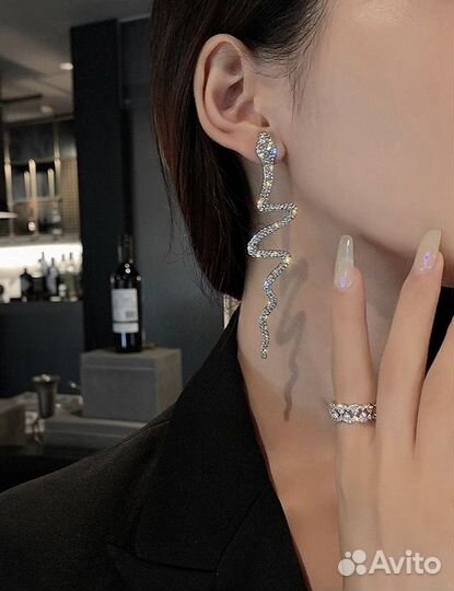 Серьги со стразами