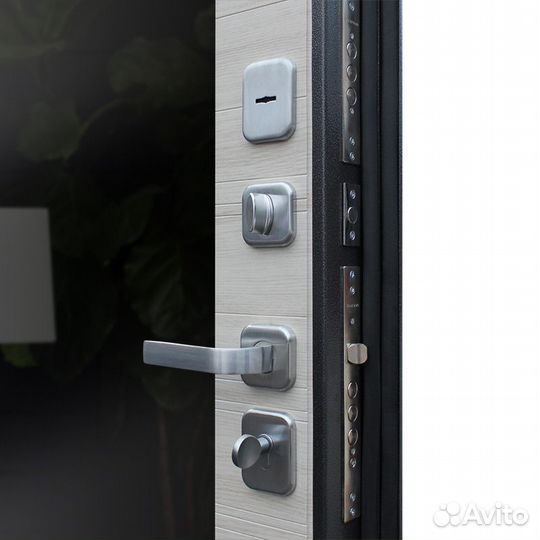 Входная дверь 