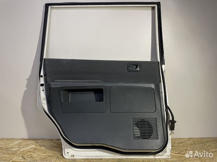 Mitsubishi Dion Дверь задняя левая
