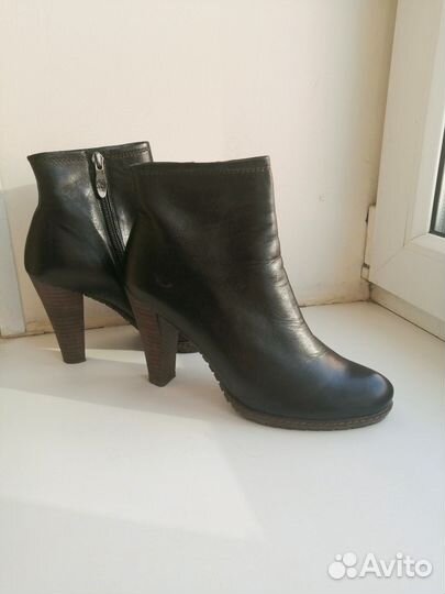 Сапожки женские демисезонные на каблуке