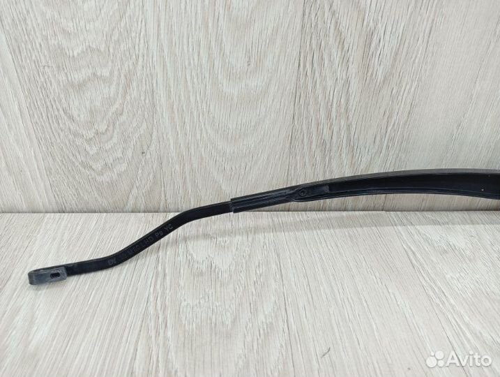 Поводок стеклоочистителя правый Hyundai Solaris 2