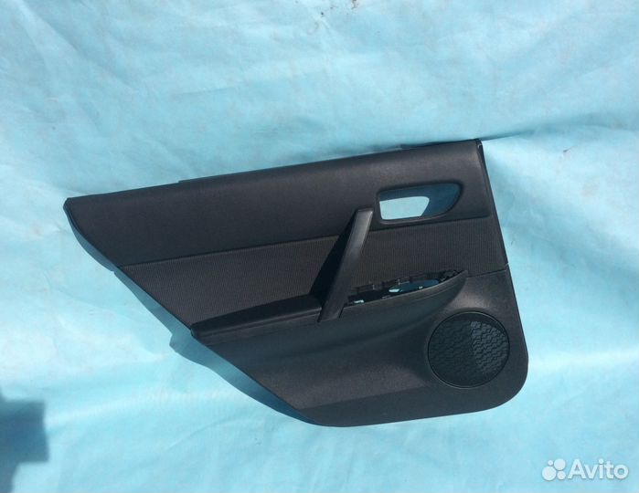 Обшивка двери задняя левая Mazda 6 GG Мазда 6 гг