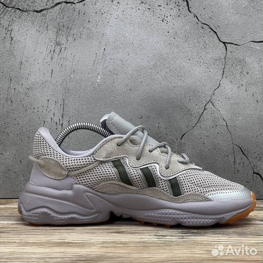 Кроссовки женские Adidas Ozweego