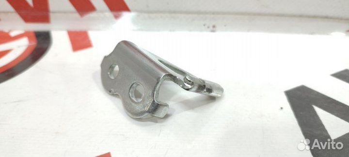 Петля замка крышки багажника Toyota Camry ACV40