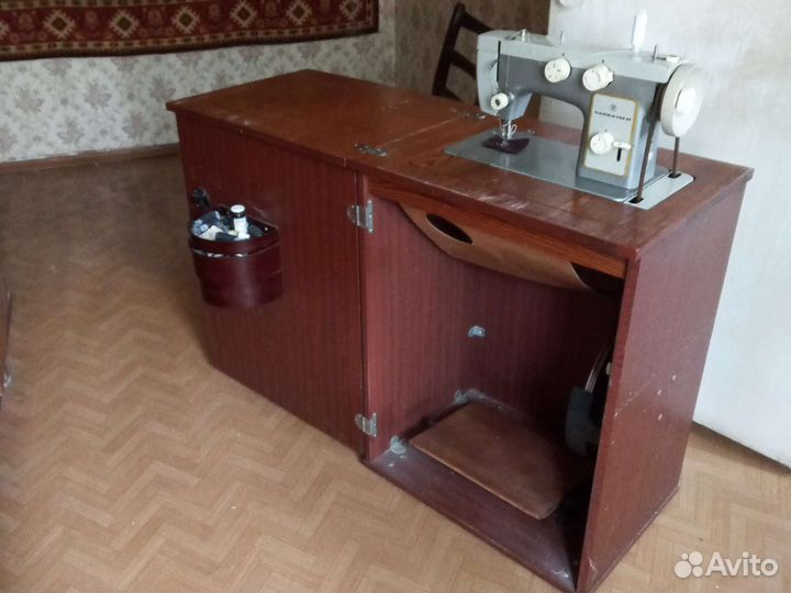 Швейная машинка чайка 142м
