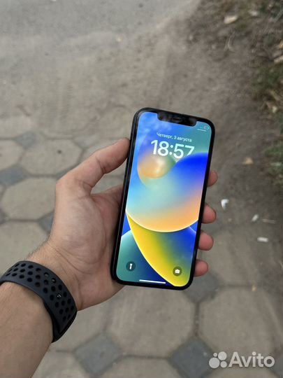 iPhone 12 не вскрывался
