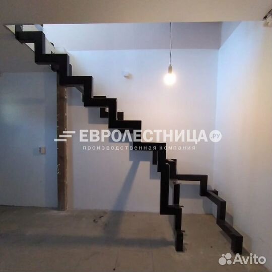 Лестница на металлическом каркасе