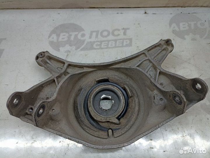 Кронштейн амортизатора передний правый Audi A4 B8