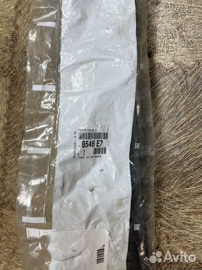 Молдинг задней правой двери 8546Е7