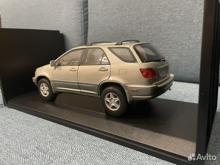 AutoArt Lexus RX300 1:18