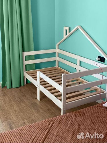 Кроватка от 2х лет Терем Инк с бортиком из натурал